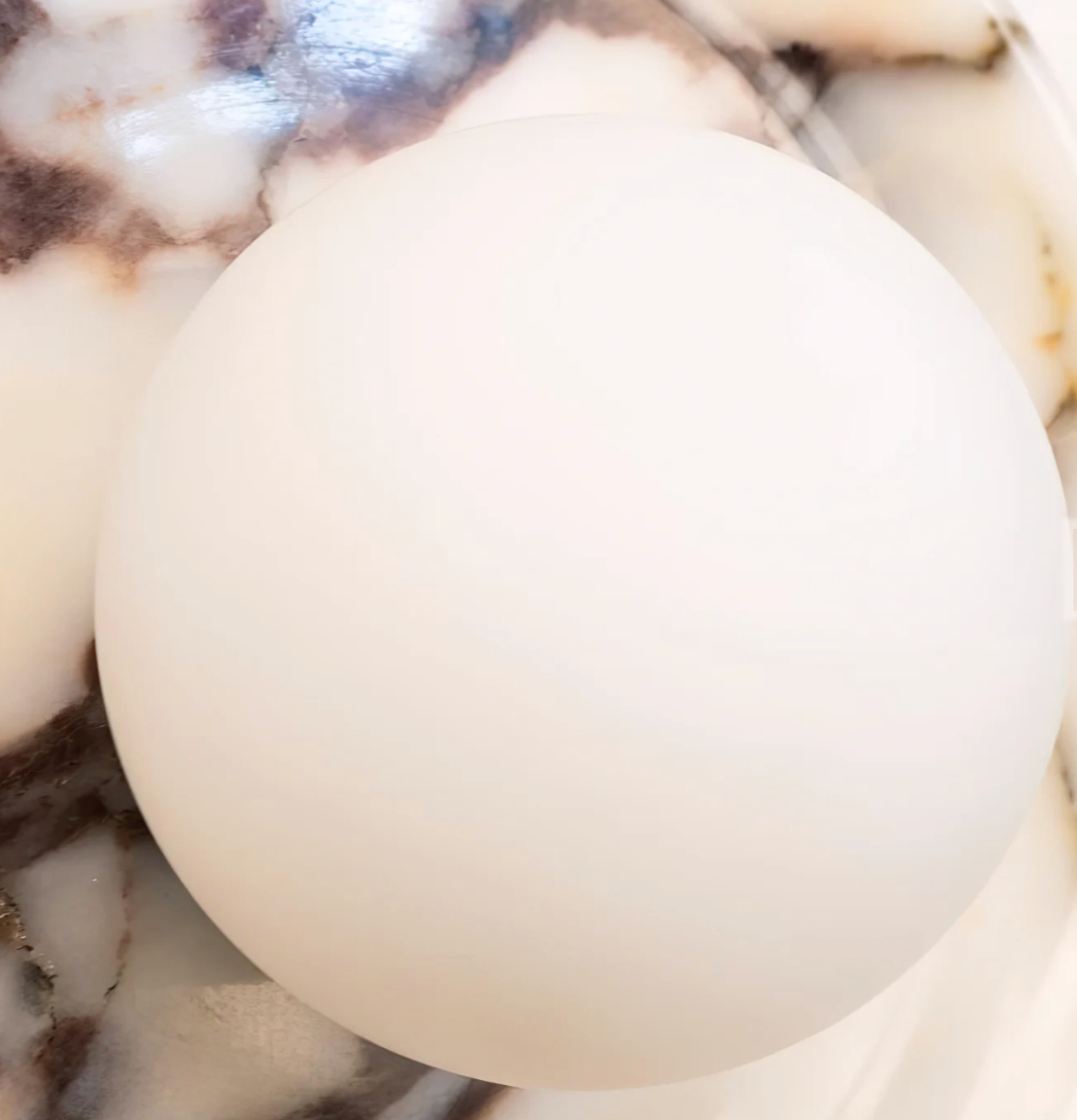 The Gaïa - Round alabaster & glass sconce