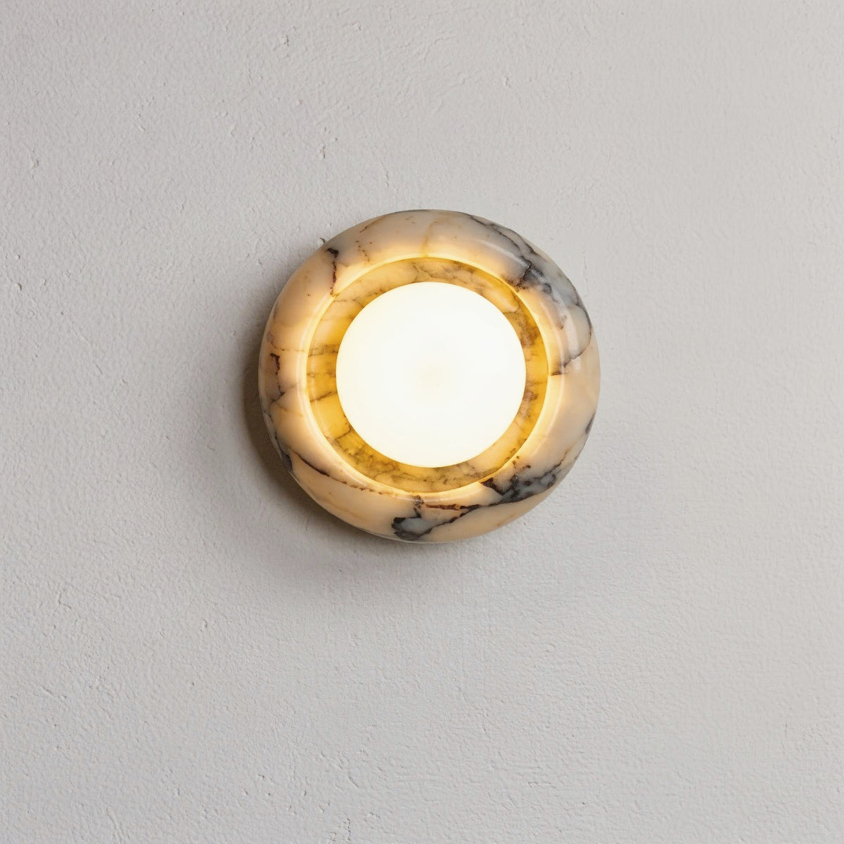 The Gaïa - Round alabaster & glass sconce